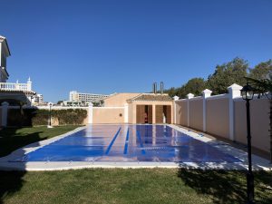 Cobertores de invernada para piscinas en Sevilla.