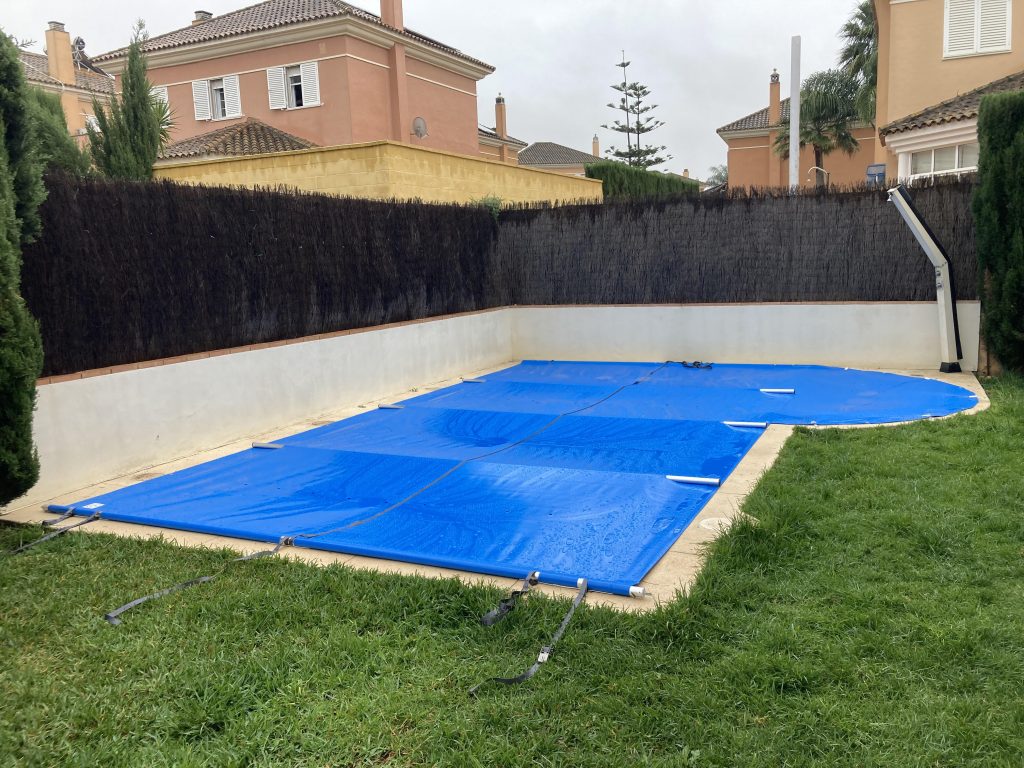 Cobertor de seguridad con escalera romana lateral.
Olivar de Quintos.