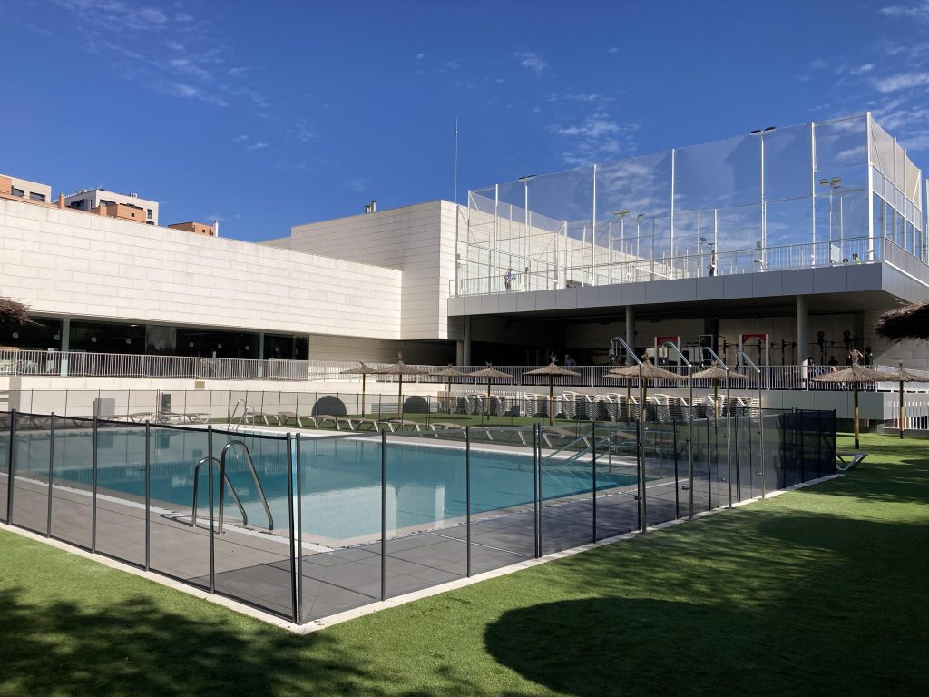 Valla de seguridad en VIDING la Rosaleda , Sevilla.